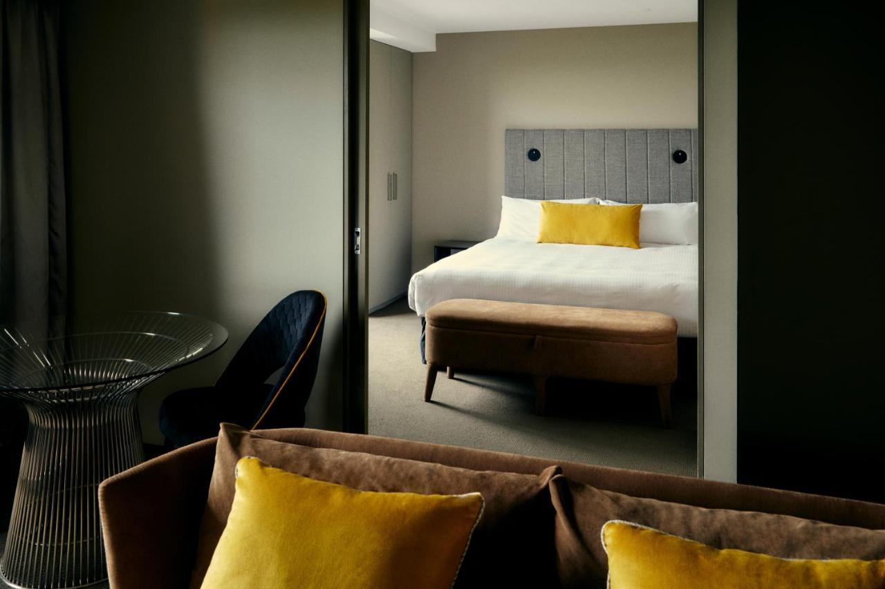 The Kinson Hotel Melbourne Ngoại thất bức ảnh A suite at the hotel