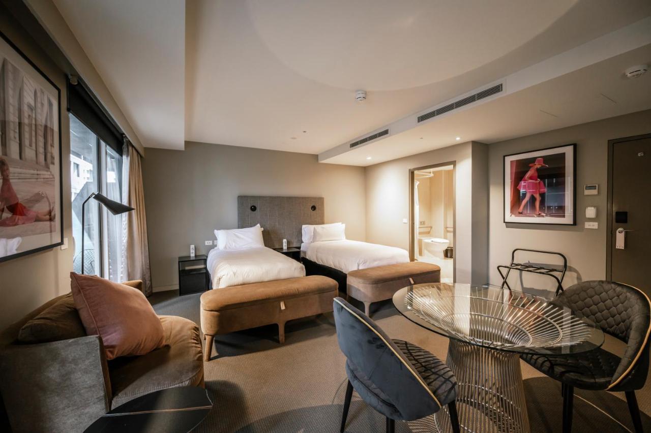 The Kinson Hotel Melbourne Ngoại thất bức ảnh A suite at the hotel