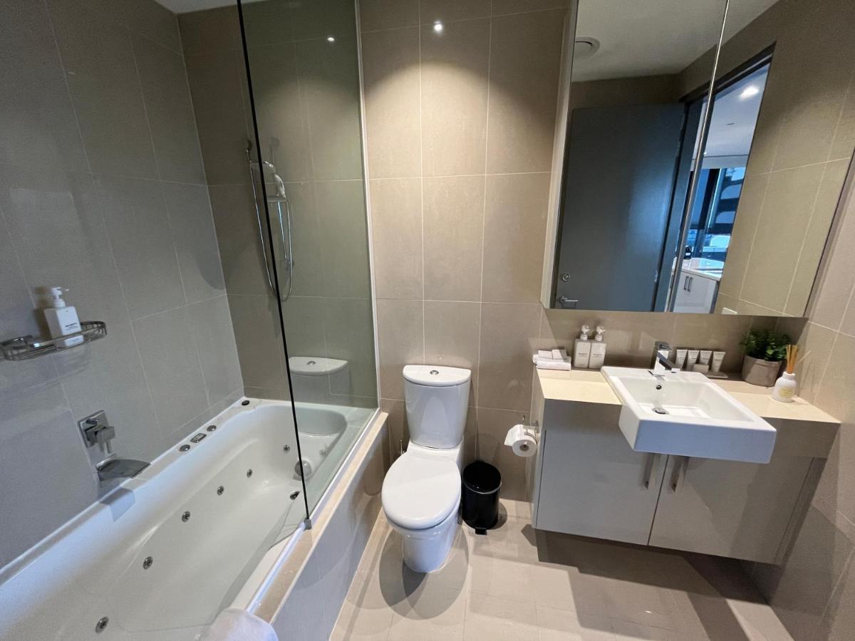 The Kinson Hotel Melbourne Ngoại thất bức ảnh Bathroom